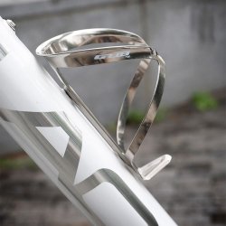 GUB T20 Titanium - Letvgts flaskeholder